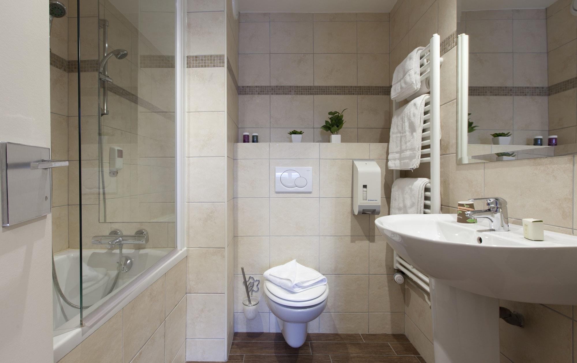 Logis Hotel Duquesne Нант Экстерьер фото