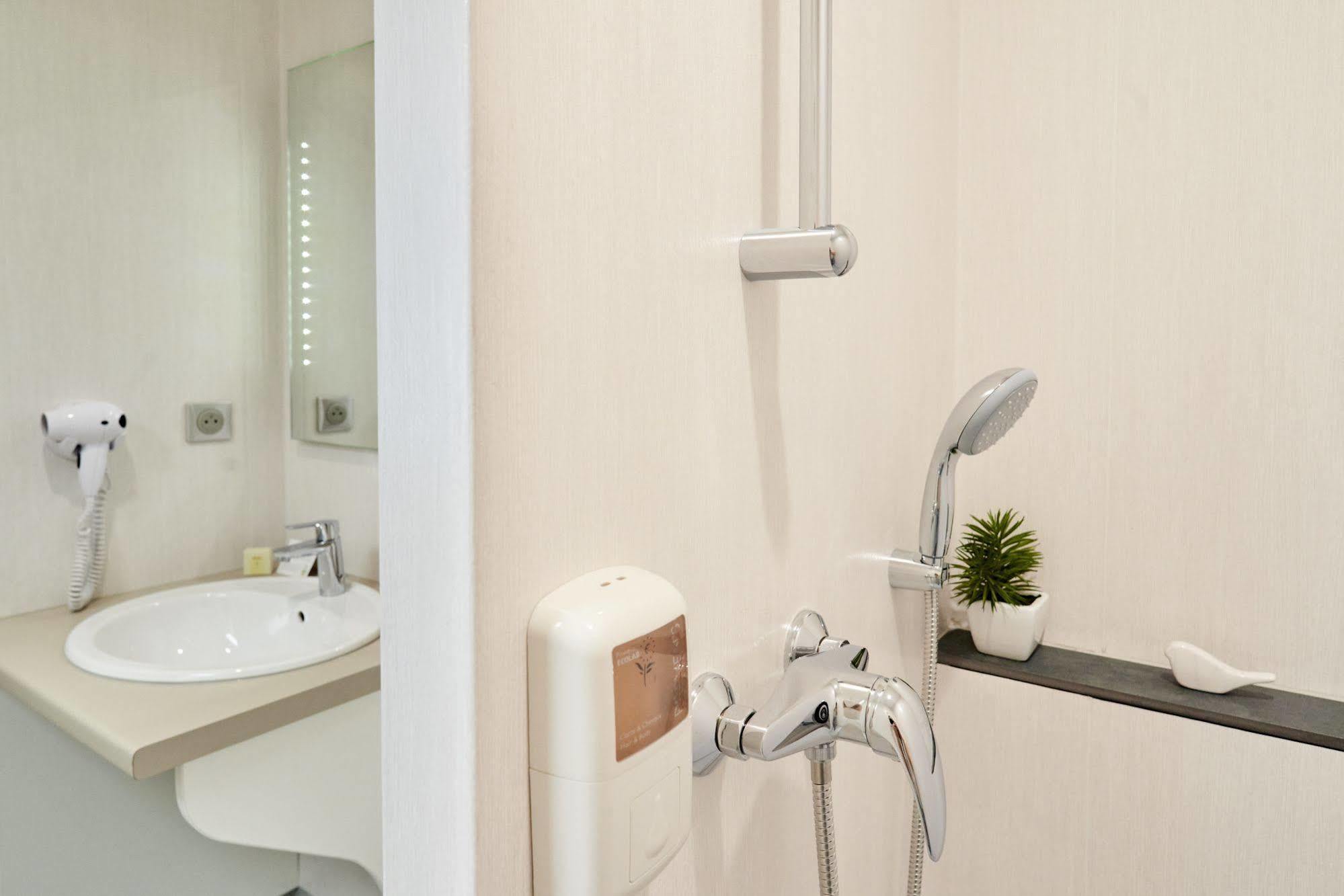 Logis Hotel Duquesne Нант Экстерьер фото
